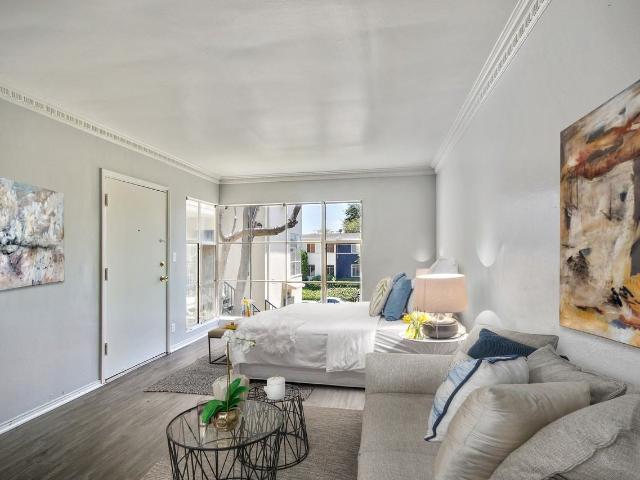 Apartment for rent in Canoga Park, California