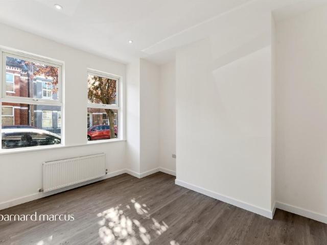 Apartment for rent in Furzedown, Greater London