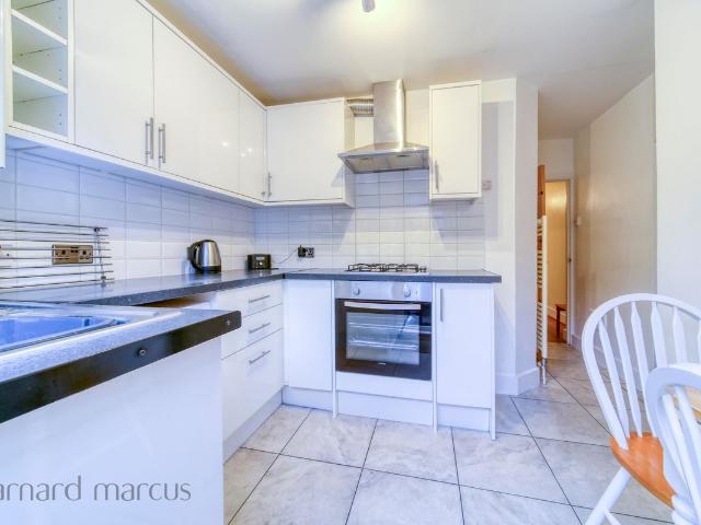 Apartment for rent in Furzedown, Greater London