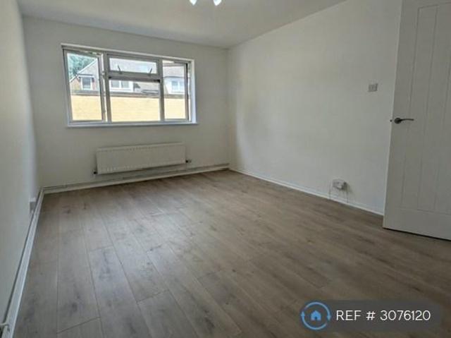 Apartment for rent in Leatherhead, Mole Valley