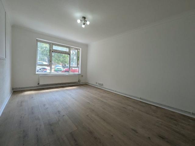 Apartment for rent in Leatherhead, Mole Valley