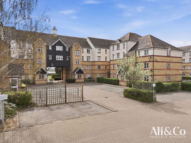 Studio for rent in Grays, Essex