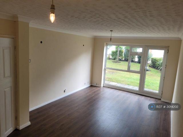 Apartment for rent in The Wells, Surrey