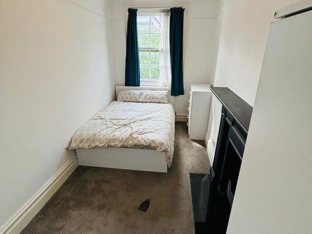Room for rent in London Borough of Lewisham, Ladywell