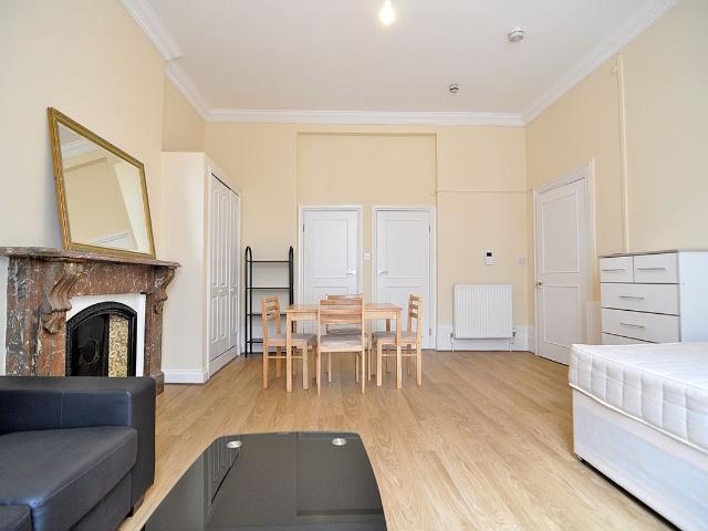 Studio for rent in Earl's Court, Greater London