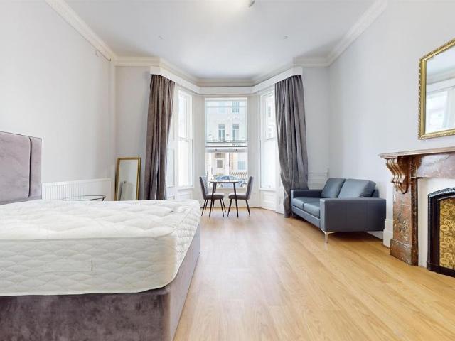 Studio for rent in Earl's Court, Greater London