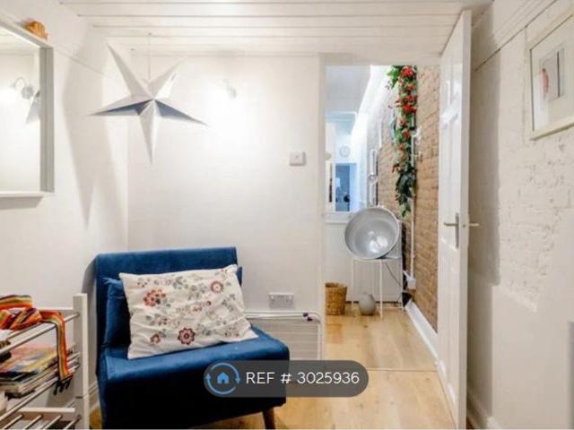 Room for rent in Earl's Court, Greater London