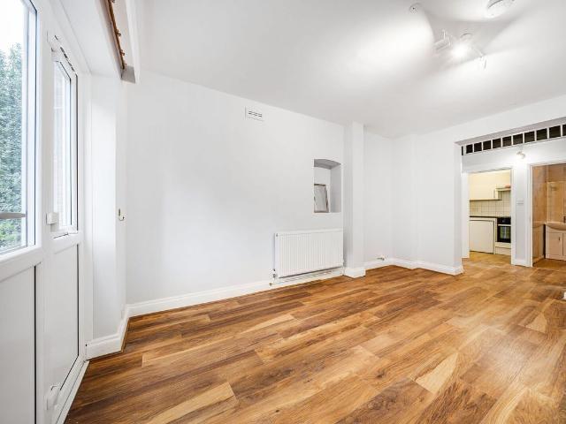Studio for rent in Earl's Court, Greater London