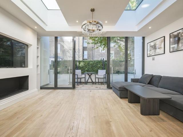 House for rent in Royal Borough of Kensington and Chelsea, Greater London