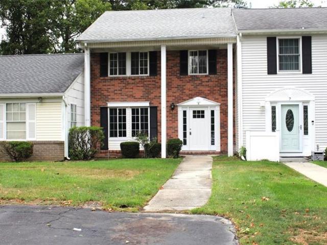 Condo for sale in Coram