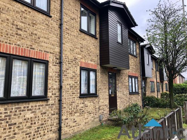 Apartment for rent in Newbury Park, Greater London