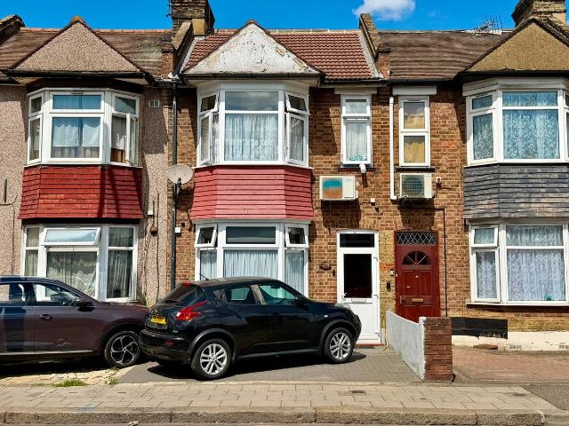 House for rent in Newbury Park, Greater London