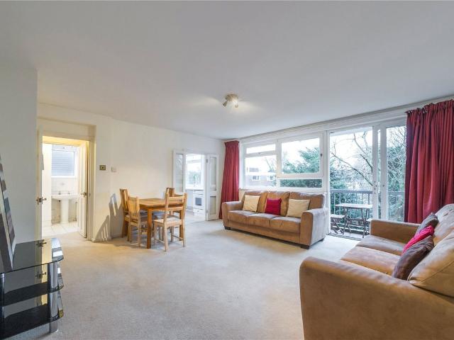 Apartment for rent in Southfields, Greater London