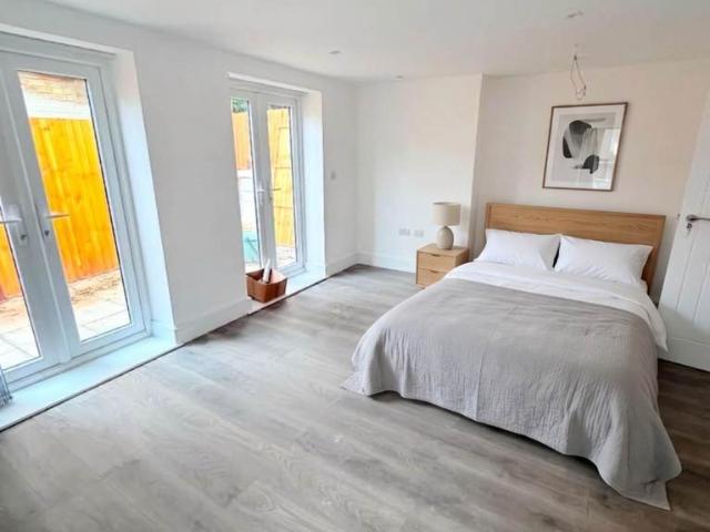 House for rent in London Borough of Ealing, Greater London
