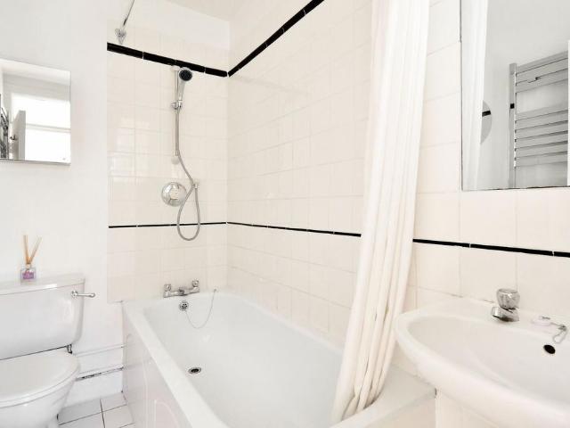 House for rent in London Borough of Ealing, Greater London