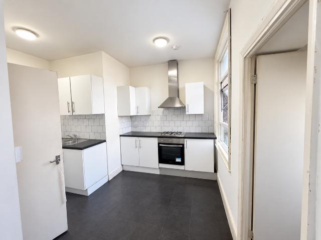 Apartment for rent in Cann Hall, Greater London
