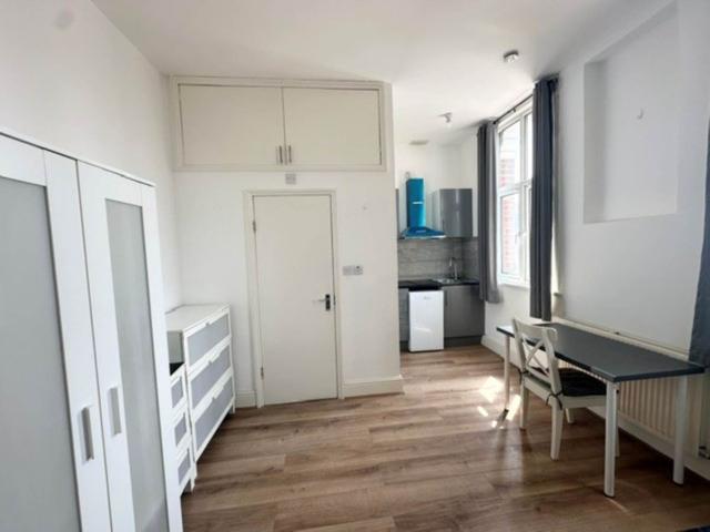 Studio for rent in Maryland, Greater London
