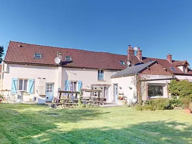 Maison vente à Évreux, L'habit