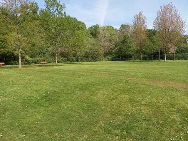 Terrain vente à Laval, L'huisserie