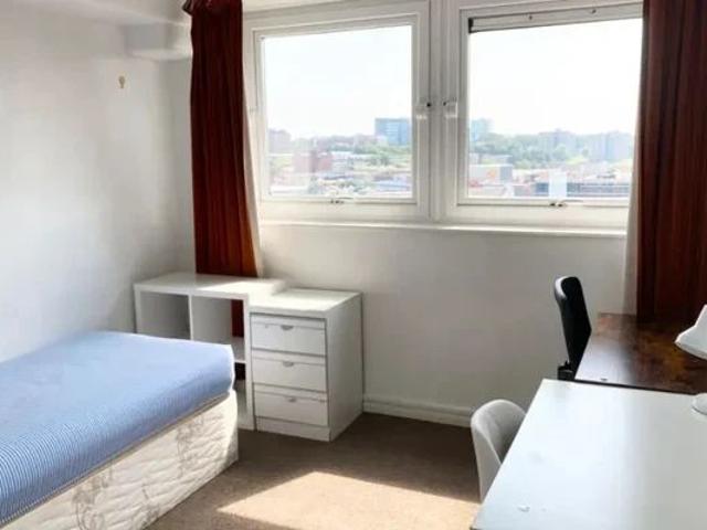 Studio for rent in Leylands, West Yorkshire