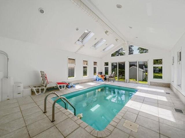 House for sale in Farmingville