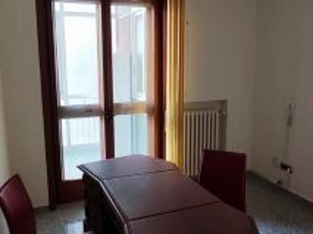 Ufficio in affitto a Municipio 2, Puglia