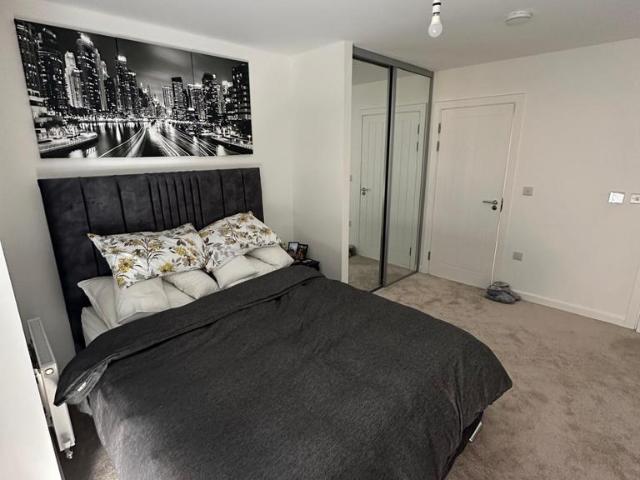 Apartment for rent in Worcester Park Estate, Monks Orchard