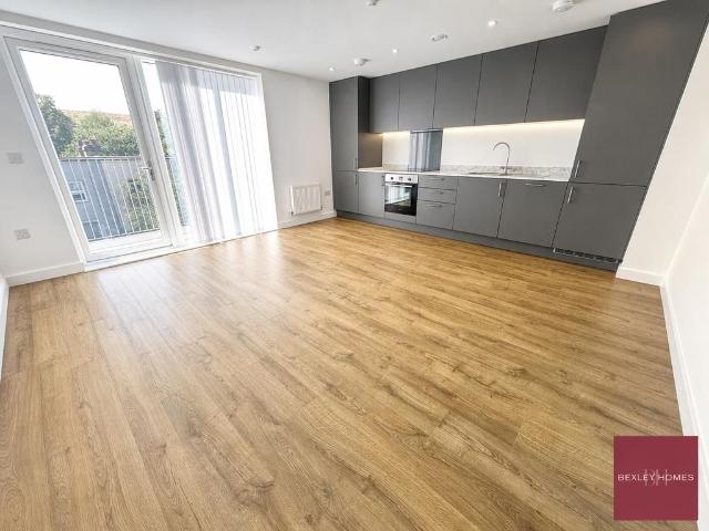 Apartment for rent in Worcester Park Estate, Monks Orchard