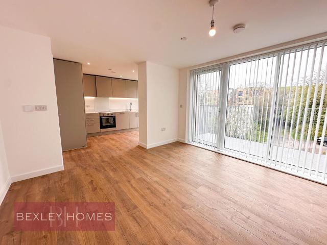 Apartment for rent in Worcester Park Estate, Monks Orchard