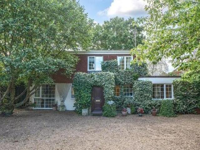 House for sale in Addlestone, Runnymede