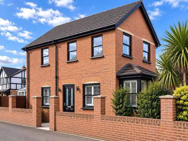 House for rent in Row Town, Surrey