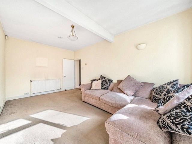 House for rent in Row Town, Surrey