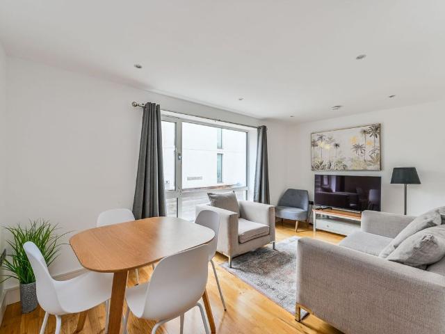 Apartment for rent in Oval, Greater London