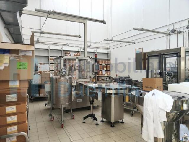 Locale Commerciale in vendita a Unione Terre d'Acqua, Anzola Dell'emilia