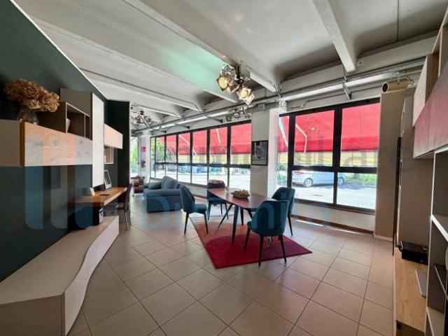 Locale Commerciale in vendita a Unione dei comuni Valli del Reno, Lavino e Samoggia, Reggio Emilia