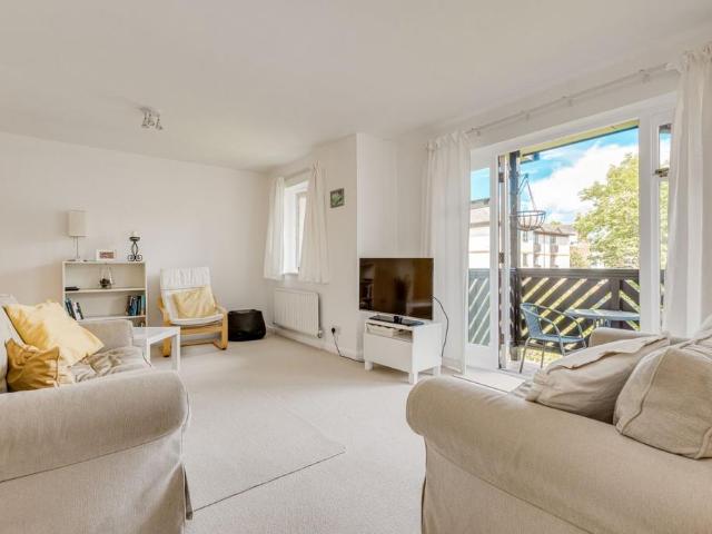 Apartment for rent in North Sheen, Greater London