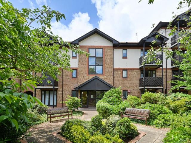 Apartment for rent in North Sheen, Greater London