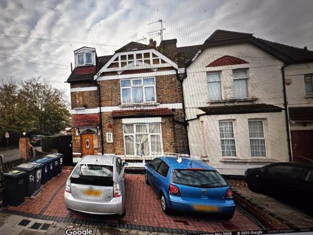 Apartment for rent in Church End, Greater London
