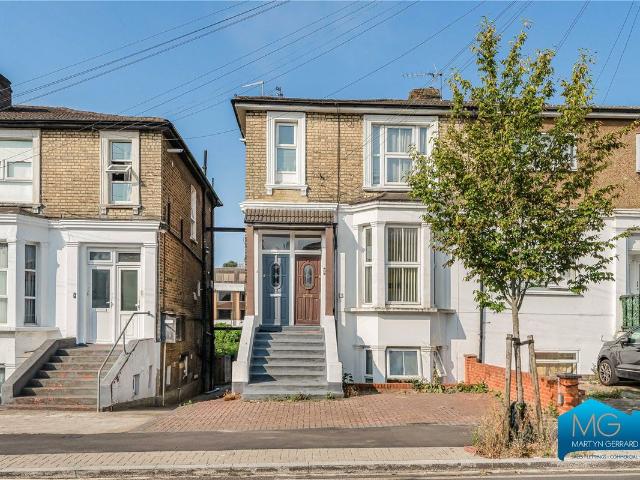 Apartment for rent in Church End, Greater London
