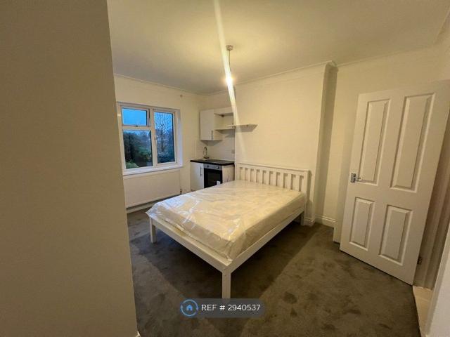 Studio for rent in Church End, Greater London