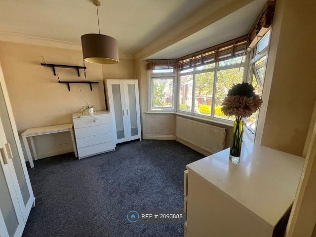Studio for rent in Church End, Greater London