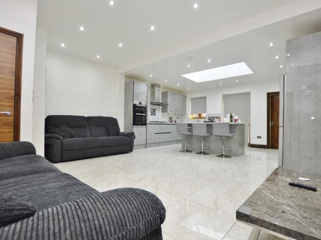 Apartment for rent in Upton Park, Greater London