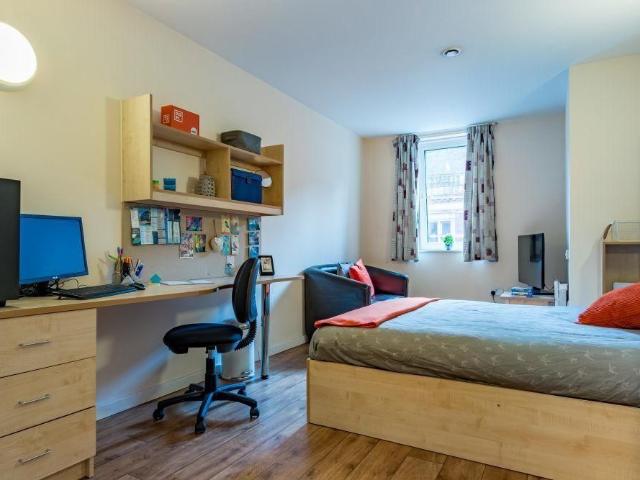 Studio for rent in West Midlands