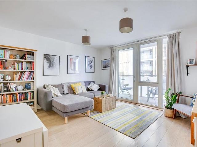 Apartment for rent in Stockwell Park, Greater London