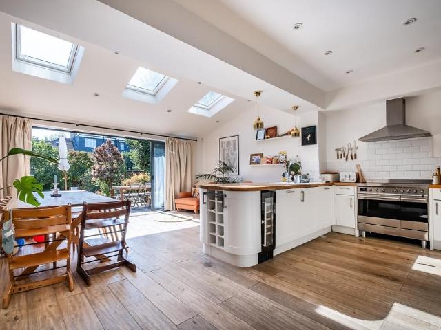 House for rent in Brondesbury Park, Greater London