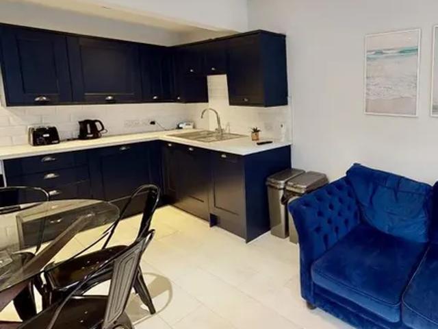 House for rent in Calderstones