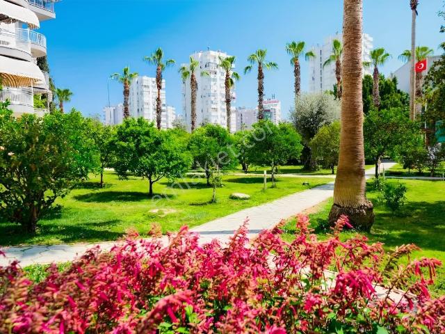 Antalya, Muratpaşa içerisinde satılık mülk