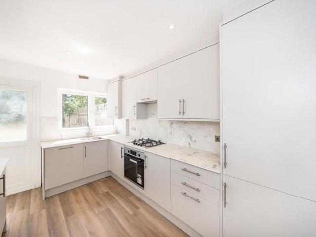 House for rent in Summerstown, Greater London