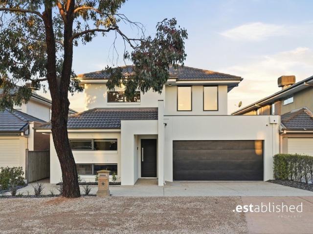 House for sale in Sanctuary Lakes, Melbourne
