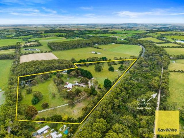 Cottage for sale in Fish Creek, Victoria